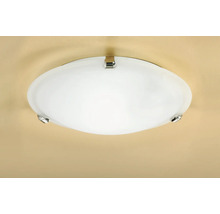 Taklampa med matt glasskärm och metallfäste