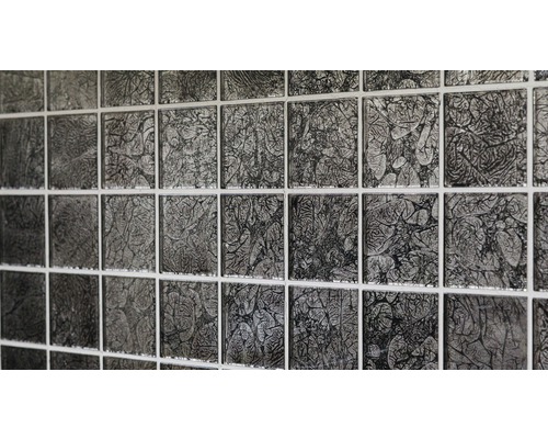 Närbild av mosaikplattor med abstrakt mönster