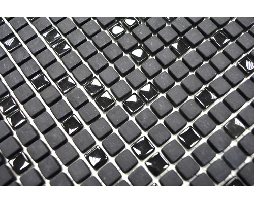 Fyrkantiga mosaikplattor av sten och glas