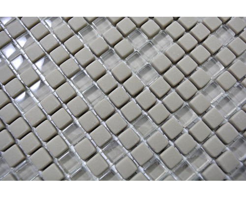 Mosaikplattor med fyrkantig design av sten och glas