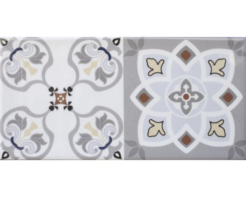 Dekorativ kakelplatta med blommönster
