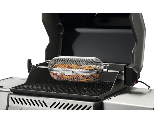 Grill med grönsakskorg på spett