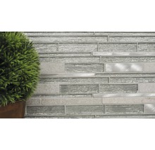 Mosaikplatta av glas och metall