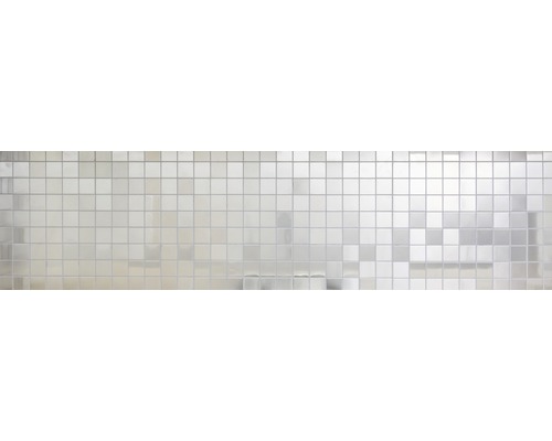 Kakelvägg med små, fyrkantiga plattor.