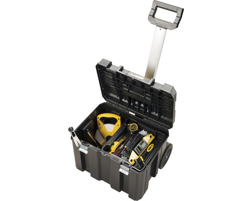 Verktygslåda med hjul och utdragbart handtag, fylld med verktyg