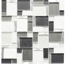 Mosaikplatta med glas- och metallelement i olika storlekar