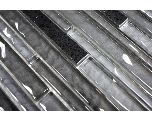 Mosaikplatta av glas och sten