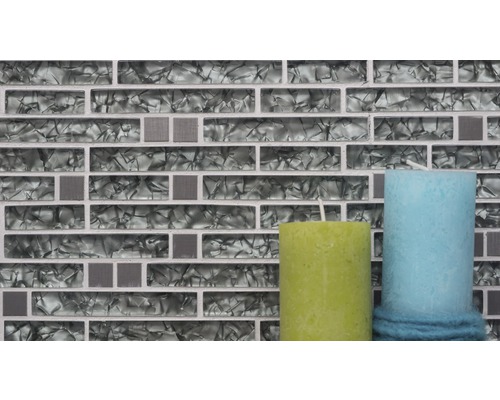 Mosaikplattor med glasstruktur och två ljus