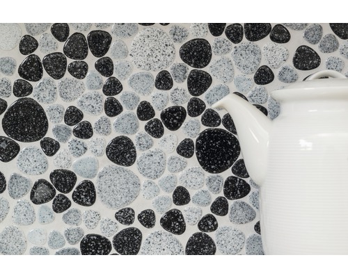 Mosaikplattor i stenlook med tekanna