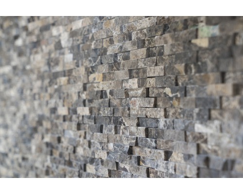 Vägg av naturstensmosaikplattor