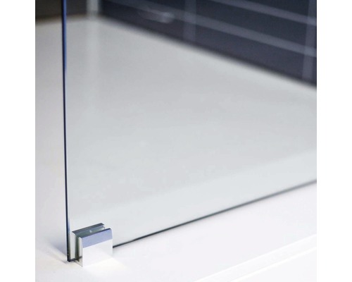 Detalj av duschvägg i glas med stöd