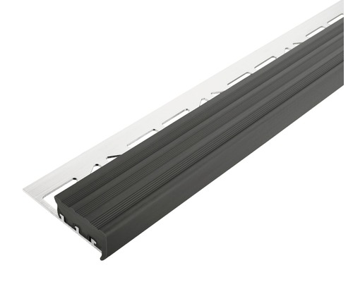 Trappkantsprofil med räfflad yta och aluminiumbas