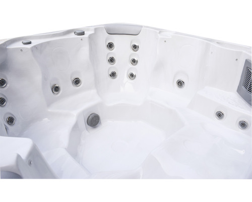 Inre vy av ett bubbelbadkar med munstycken och avlopp