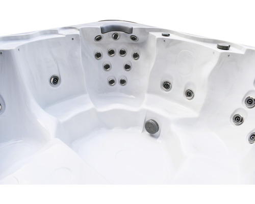 Interiör av en bubbelpool med strålar