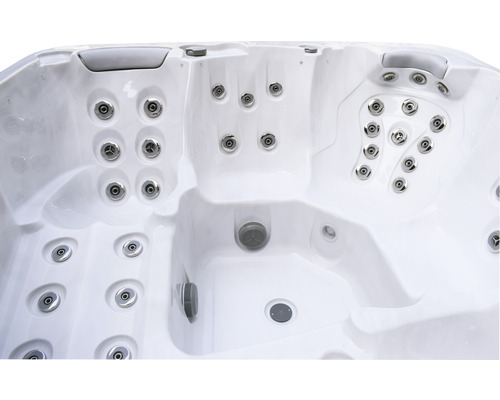 Detaljvy av en bubbelpool med jetstrålar