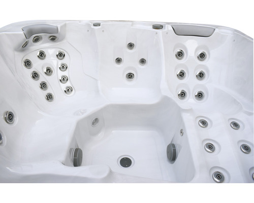 Interiörvy av en bubbelpool med jetstrålar