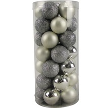 Julgranskuleset i silverfärg, bestående av glänsande, matta och glitterkulor