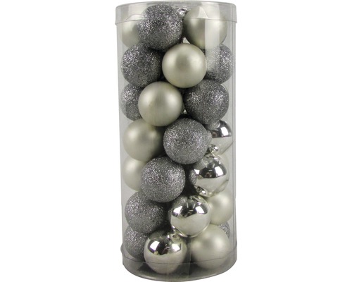 Julgranskuleset i silverfärg, bestående av glänsande, matta och glitterkulor