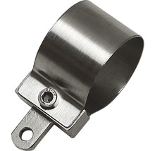 Rörklämma i metall med fästflik