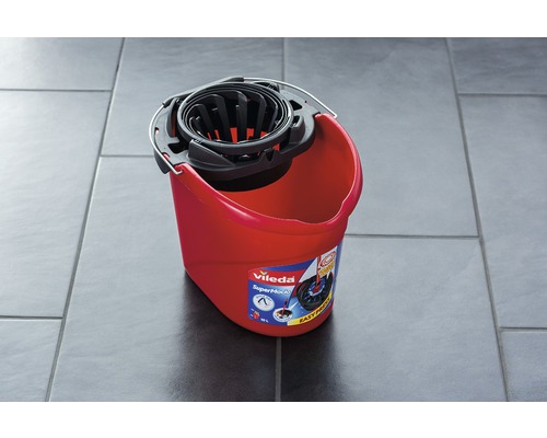 Röd Vileda SuperMocio hink med urvridare, volym tio liter