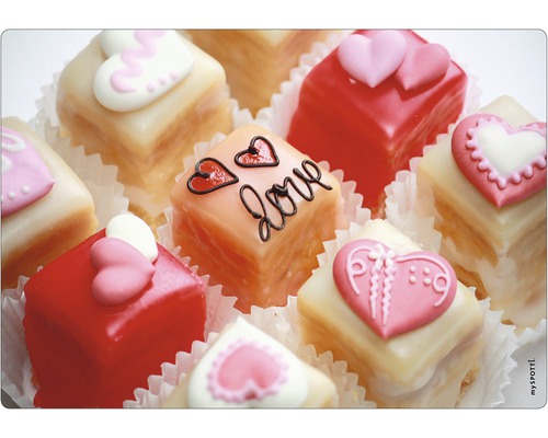 Stänkpanel för kök MYSPOTTI Pop Love sötsaker 590x410 mm Petit fours med hjärtdekoration i pappersformar