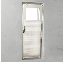 Plisségardin på fönstret för ljuskontroll och avskildhet