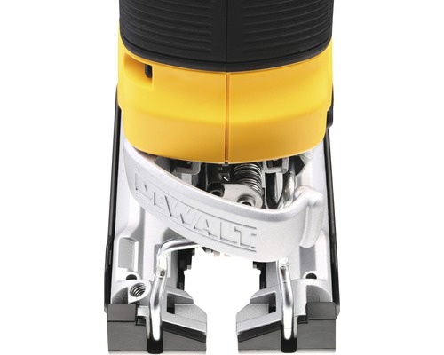Detaljvy av en sticksåg av märket DeWalt