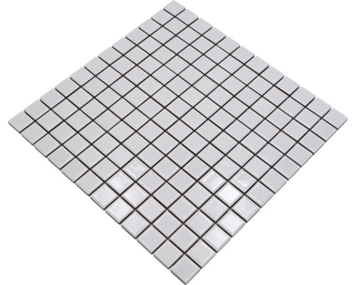 Fyrkantiga mosaikplattor på ett nät