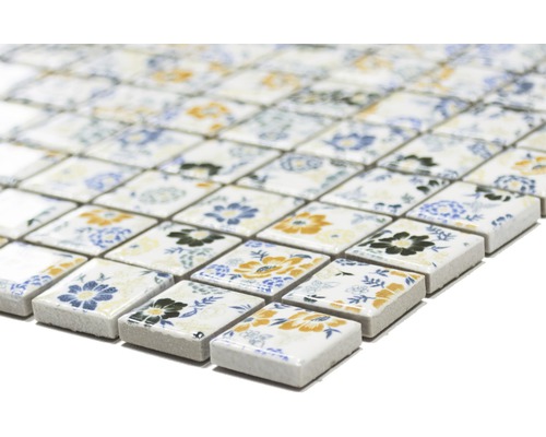 Mosaikplattor med blommönster