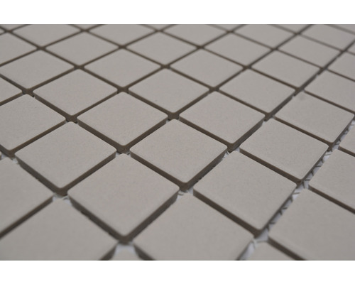 Keramiska mosaikplattor, kvadratiskt arrangerade