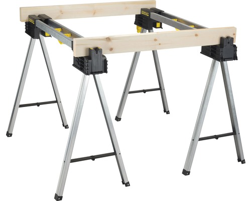 Två arbetsbänkar med träribbor