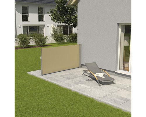 Terrassscen med sidomarkis och solstol