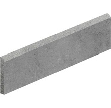 Kantsten av betong med rundad kant