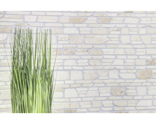 Väggbeklädnad av natursten med konstgräs