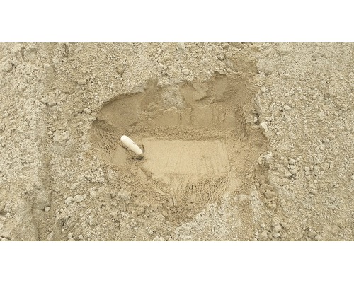 Sandhög med liten spade