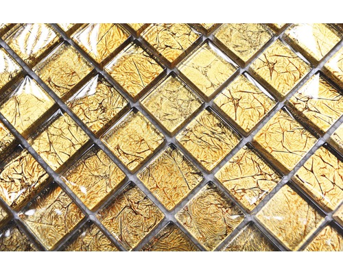 Närbild av fyrkantiga glasmosaikplattor