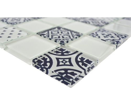 Glasmosaikplatta med mönster