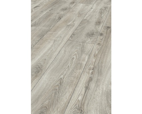 Lagt laminatgolv med träutseende