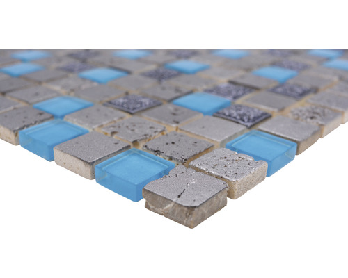 Mosaikplattor av glas och sten