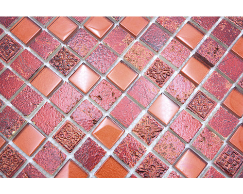 Mosaikplattor med kvadratiska element och olika ytor