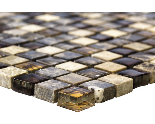 Mosaikplattor av sten och glas