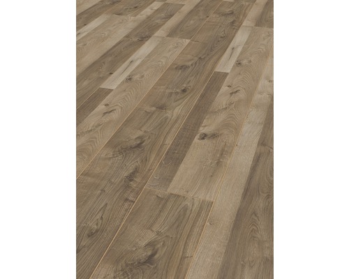 Lagt laminat med träutseende som golvbeläggning