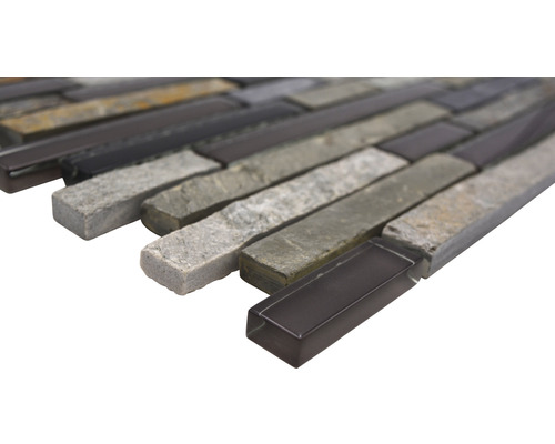 Mosaikplatta av sten och glas