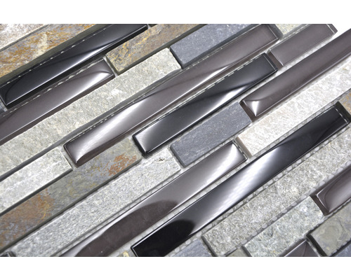 Mosaikplatta av glas och sten