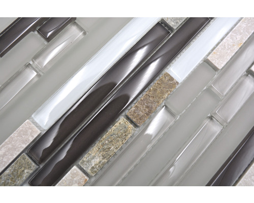 Mosaikplatta av glas och sten