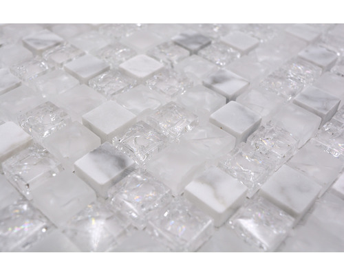 Mosaikplatta av glas och marmor