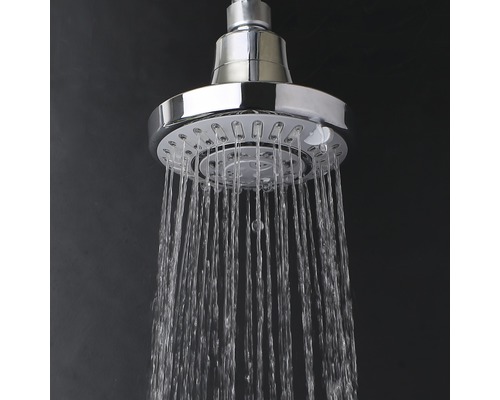 Duschmunstycke med rinnande vatten