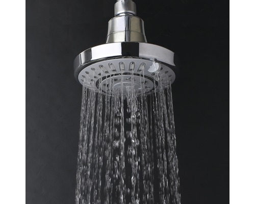 Duschhuvud med vattenstråle