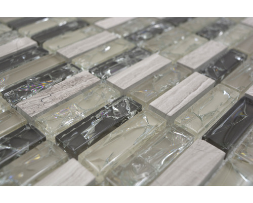 Detalj av mosaikplattor i glas och sten