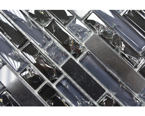 Mosaikplatta av glas och metall i detalj